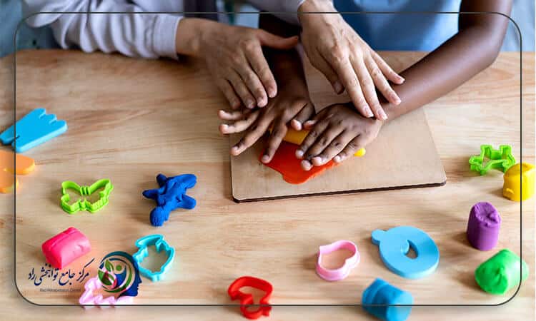 بازی با خمیر برای تقویت مهارت دست ورزی
